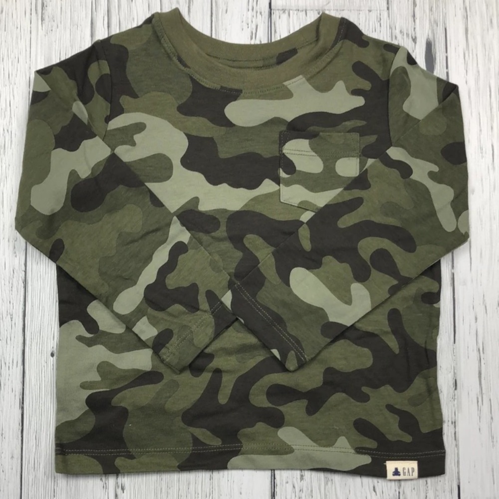 🍊5/$25 GAP Green Camo Long Sleeve Tee size 3T